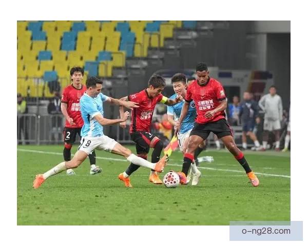 成都蓉城足球俱乐部的崛起与挑战：探索其在中超赛场的奋斗历程